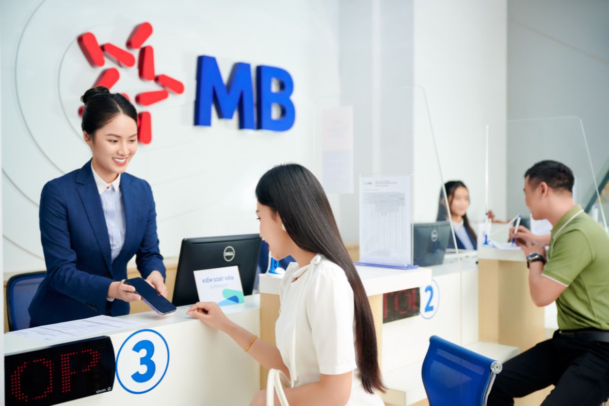 Đăng ký thẻ Visa tại quầy được tư vấn trực tiếp